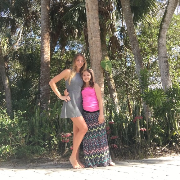 Meet your Poshers, Jessica & Laila - Picture 3 of 6