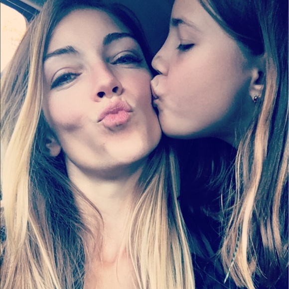Meet your Poshers, Jessica & Laila - Picture 5 of 6