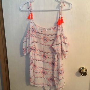 Shoulder cut out top