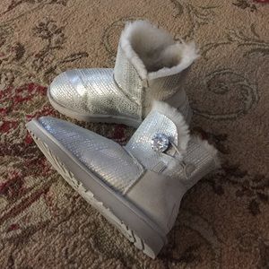 Ugg, Rhinestones Swarovski bailey button size 7