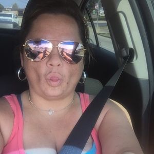 Meet your Posher, Alicia