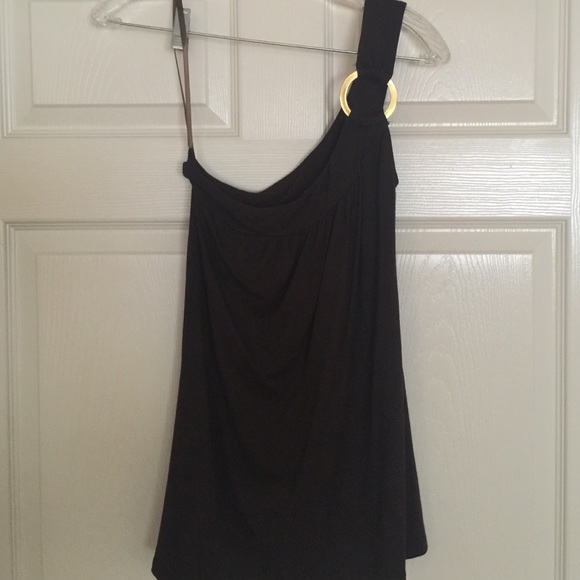 One shoulder top