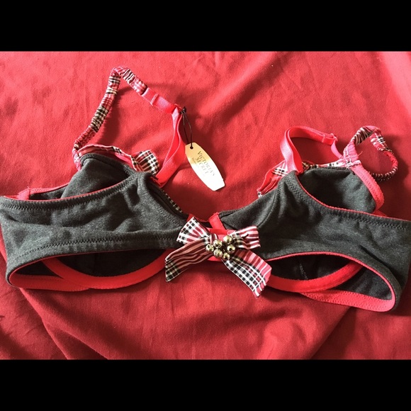 Under wears - Picture 2 of 4