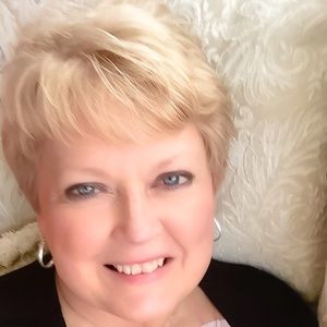 Meet your Posher, Carla