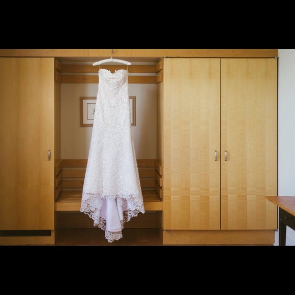 Wedding dress - Picture 1 of 4