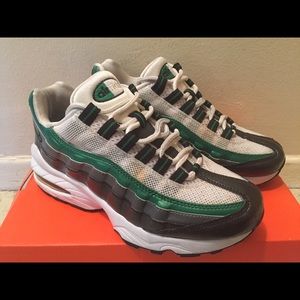NIKE AIR MAX '95 (GS) SIZE 4.5Y BOY/UNISEX SHOES