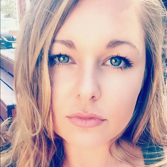 Meet your Posher, Tiffany - Picture 1 of 1