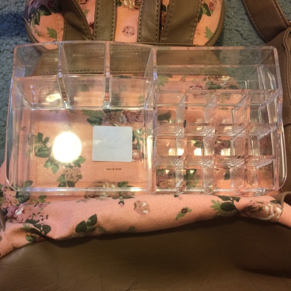 Make-Up Holder