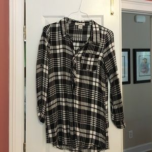 Black/white button up LS shirt