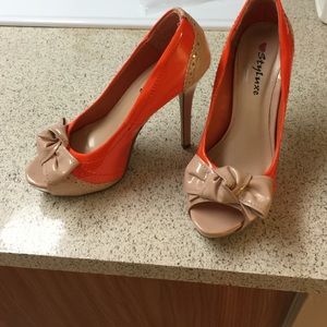 Orange pumps size 8 fashionable