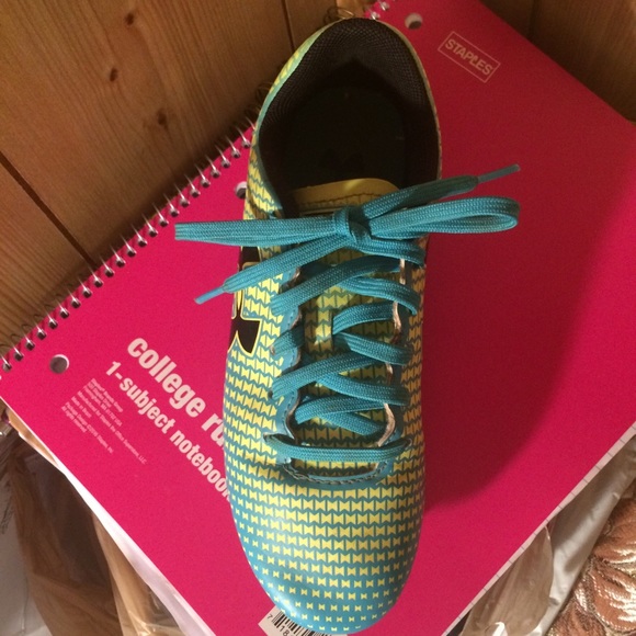 Under Armour cleats youth size 2 - Picture 2 of 4