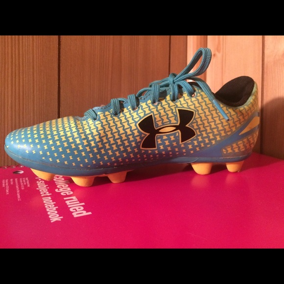 Under Armour cleats youth size 2 - Picture 4 of 4