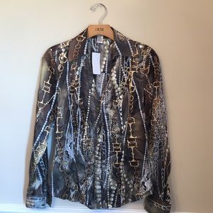 FLASH SALE Classic cache silk button up!