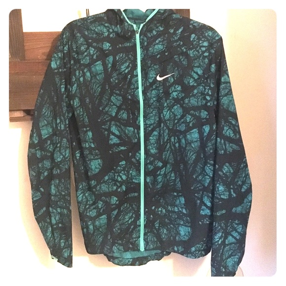 nike impossibly light jacket