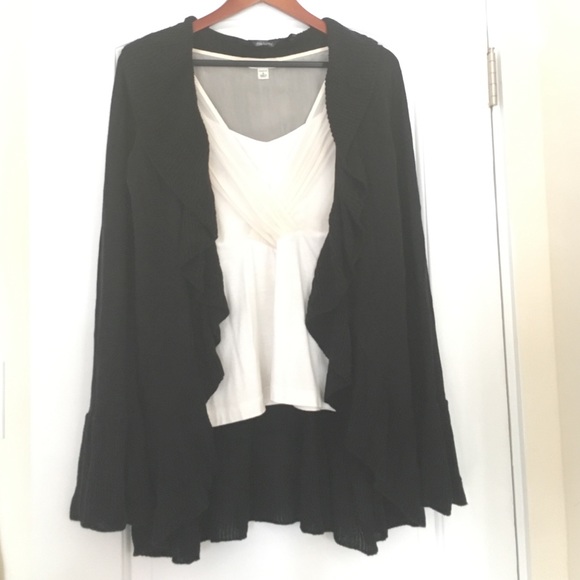Daisy Fuentes small lightweight long black sweater