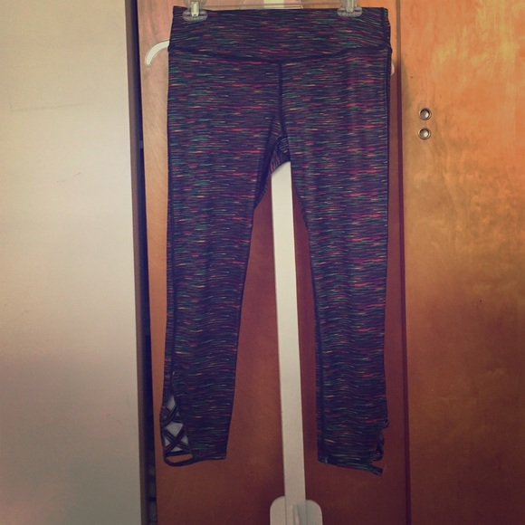 Leggings with criss cross detail