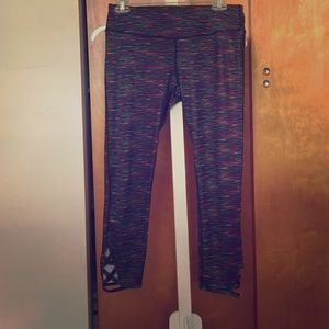 Leggings with criss cross detail