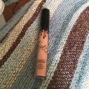 KYLIE metallic lipstick in Heir