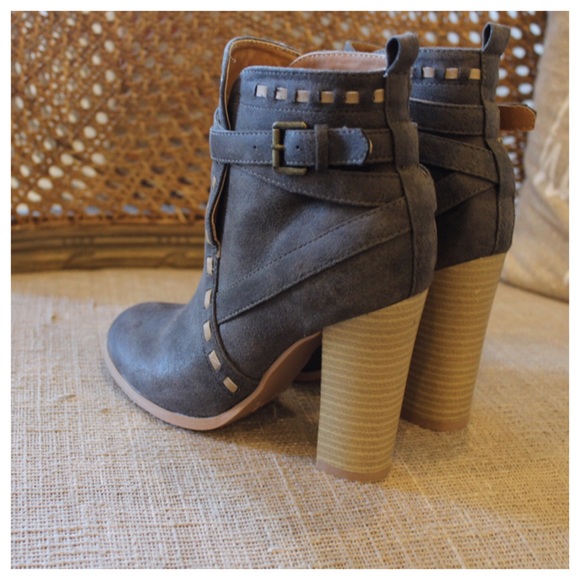 Gray distressed suede buckle bootie w/ block heel - Picture 3 of 3