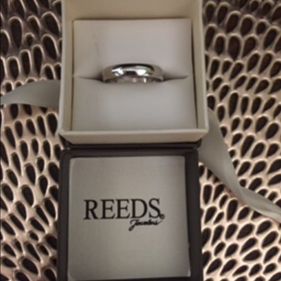 NEVER WORN men's band