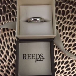 NEVER WORN men's band