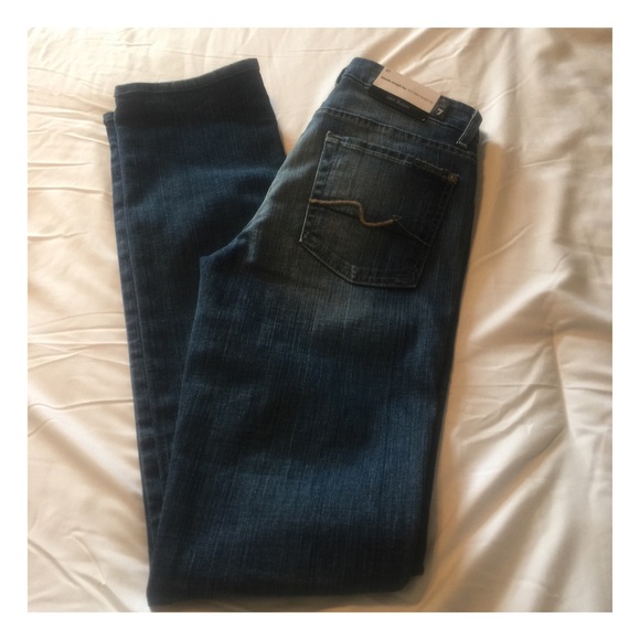 ✨Brand New 7 For All Mankind Kimmie Jeans✨ - Picture 4 of 4
