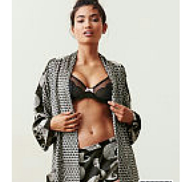 Victoria Secret Robe - Picture 4 of 4