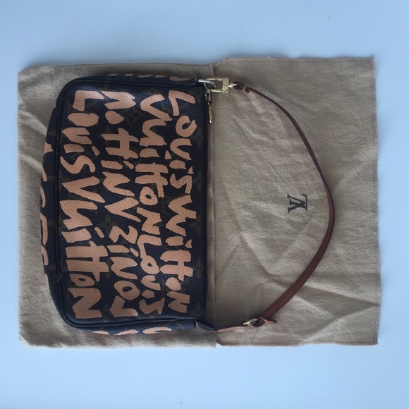 Special Edition Louis Vuitton Pochette
