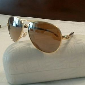 OAKLEY aviators in gold. EUC!!