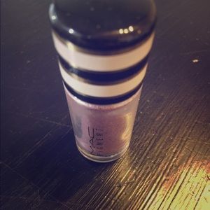 SOLD!MAC Pigment Kitschmas💕