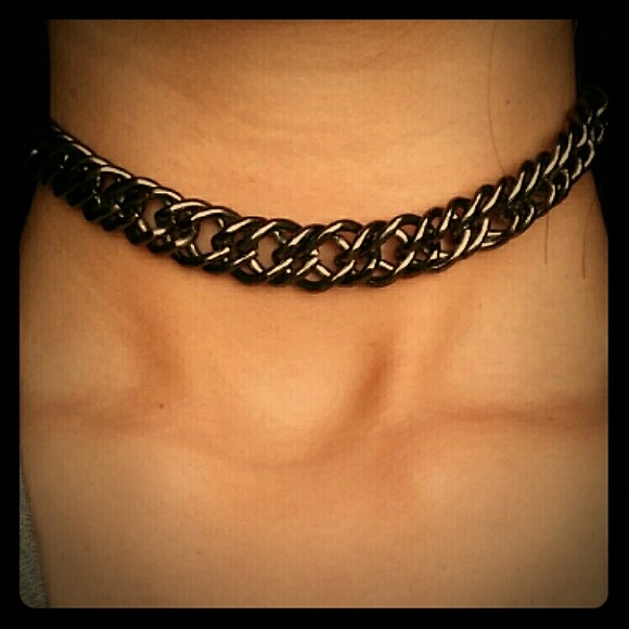 Black chain chocker