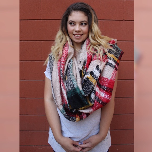 •LAST ONE•Oversized Plaid Fringe Blanket Scarf - Picture 3 of 5