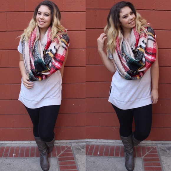 •LAST ONE•Oversized Plaid Fringe Blanket Scarf - Picture 2 of 5