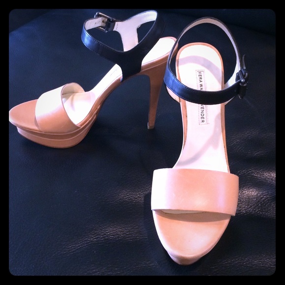 Vera Wang 7.5 heel sandals -GREAT condition