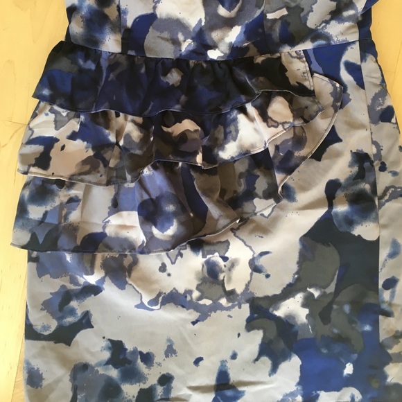 Blue pattern dress with accent on waist - Picture 2 of 3