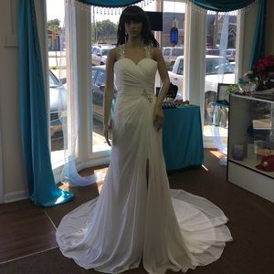 Ivory wedding dress