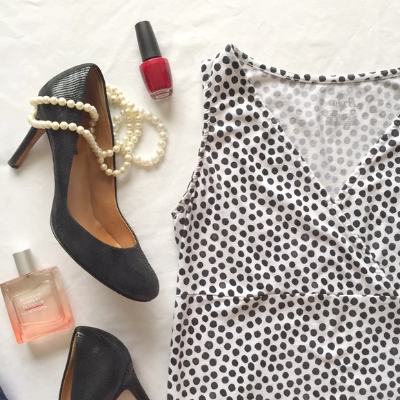 Merona Tops - 💛Merona black and white v-neck tank