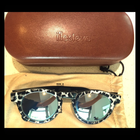 Illesteva Accessories - Illesteva mirrored Leonard flat lens sunglasses!!