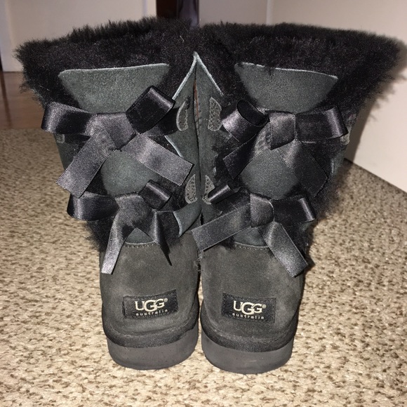 Black Bailey Bow Uggs!❤️