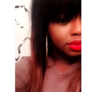 Meet your Posher, Dominique