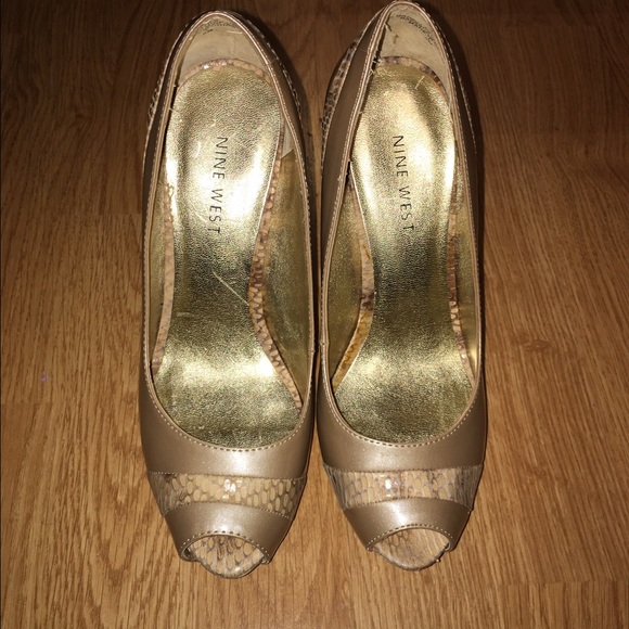 Nine West nude shoe