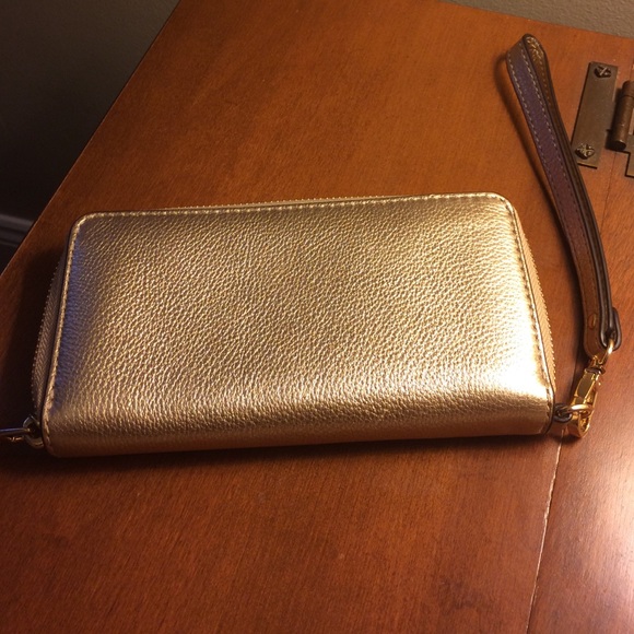 New Michael Kors gold wristlet - Picture 3 of 3