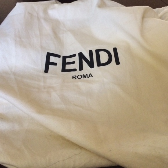 Fendi bag still in good shape - Picture 3 of 3