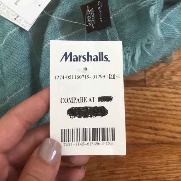 Turquoise scarf. New with tags - Picture 3 of 4