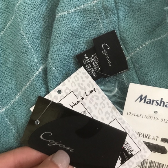 Turquoise scarf. New with tags - Picture 4 of 4