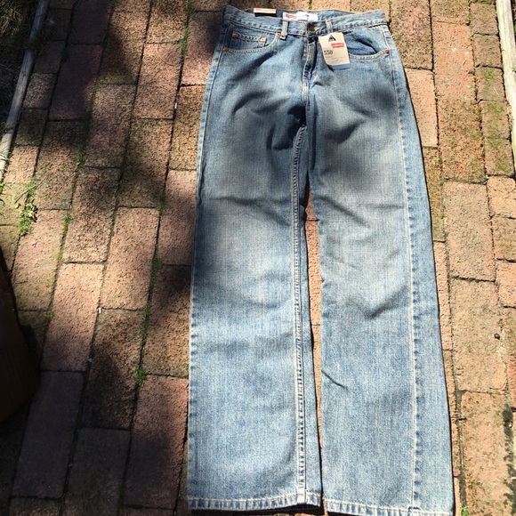 Levis 550 28/30 new with tags.