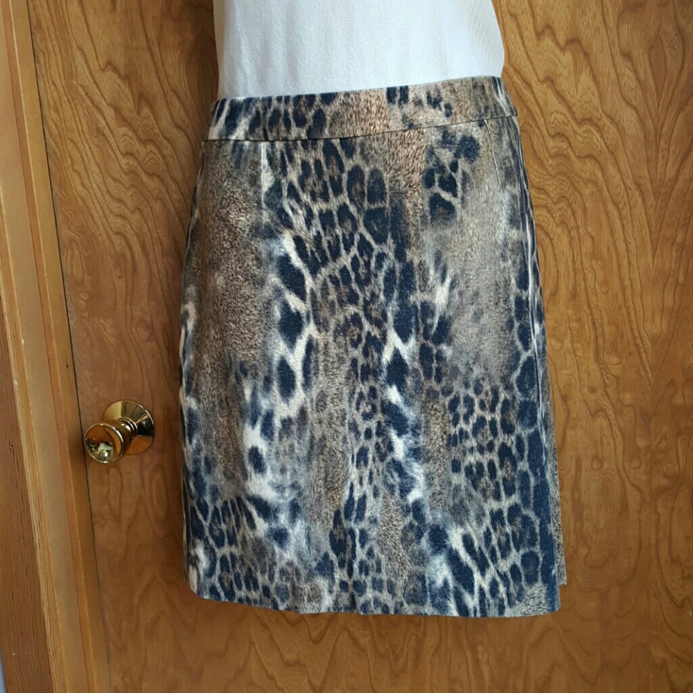 Animal print fitted skirt