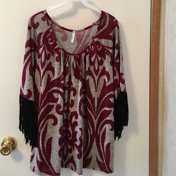 On or Off-the-shoulder top w/fringe trim sleeves - Picture 2 of 4