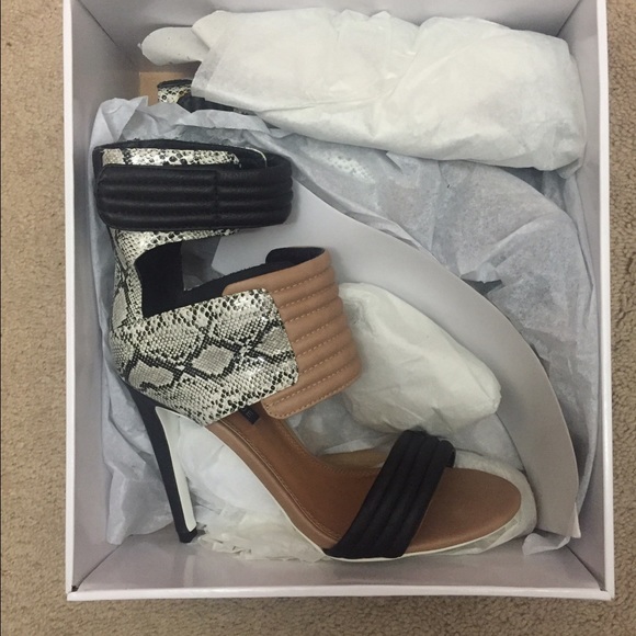 Beautiful heels - Picture 2 of 4