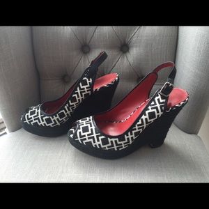 Geometric Print Navy White Banana Republic Wedges